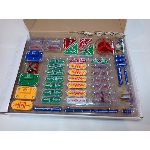 Snap Circuits Classic SC-300 Electronics Exploration Kit | Over 300 Projects - Picture 13 of 16